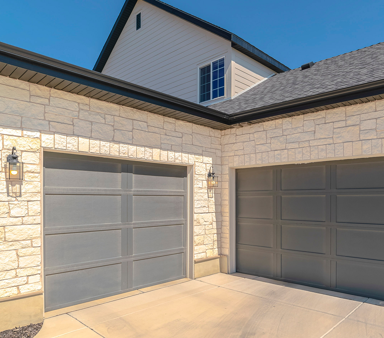 Residential garage door Santa Clarita CA